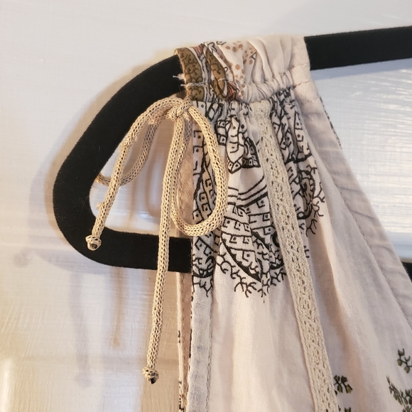 Lightweight Sleeveless Babydoll Top - Picture 4 of 5